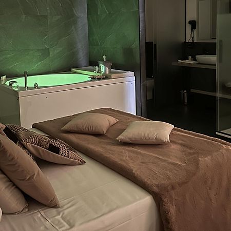 Olympus Capua Hotel Bagian luar foto