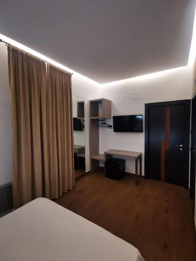 Olympus Capua Hotel Bagian luar foto