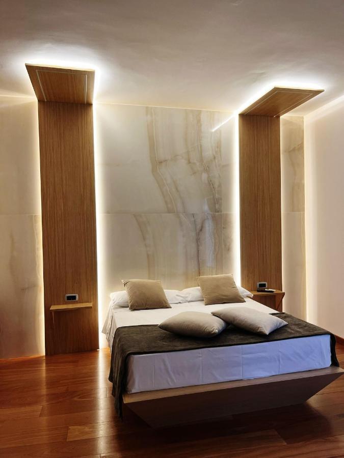 Olympus Capua Hotel Bagian luar foto